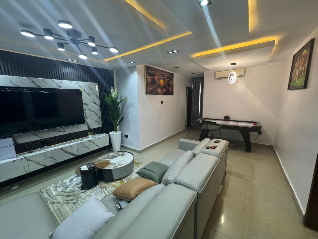 TV a/nebo společenská místnost v ubytování Cozy Ambience 1