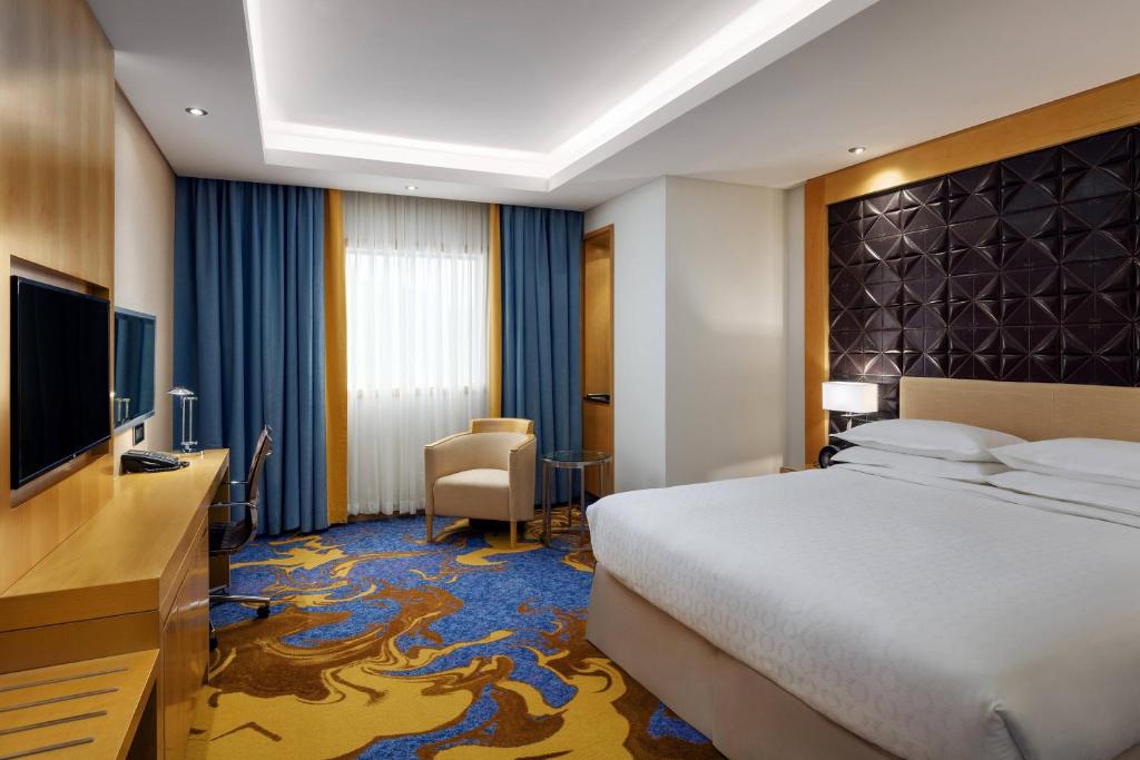 TV a/nebo společenská místnost v ubytování Sheraton Makkah Jabal Al Kaaba Hotel