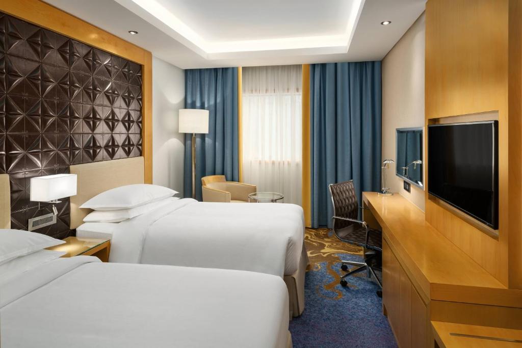 TV a/nebo společenská místnost v ubytování Sheraton Makkah Jabal Al Kaaba Hotel