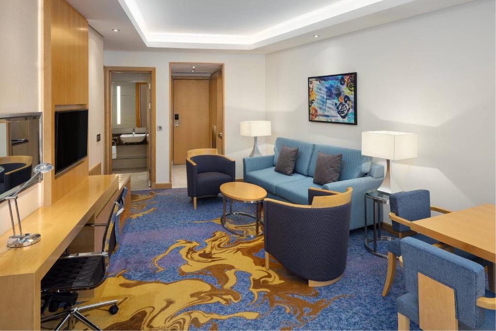 TV a/nebo společenská místnost v ubytování Sheraton Makkah Jabal Al Kaaba Hotel