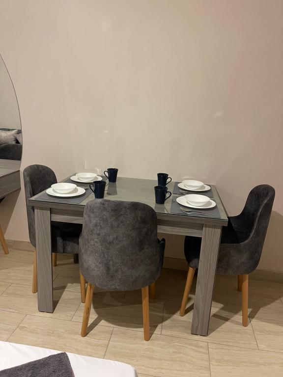 A seating area at AlDau Heights Apartments