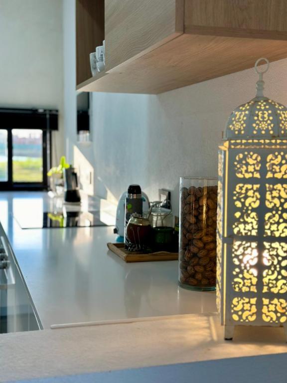 Casa familiar a la laguna en San Sebastian, Escobar, 3 dormitorios, jardín, pileta, parrilla y canoa