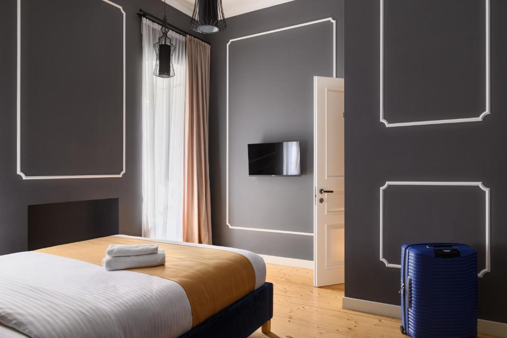 Postel nebo postele na pokoji v ubytování Blue Balcony Hotel