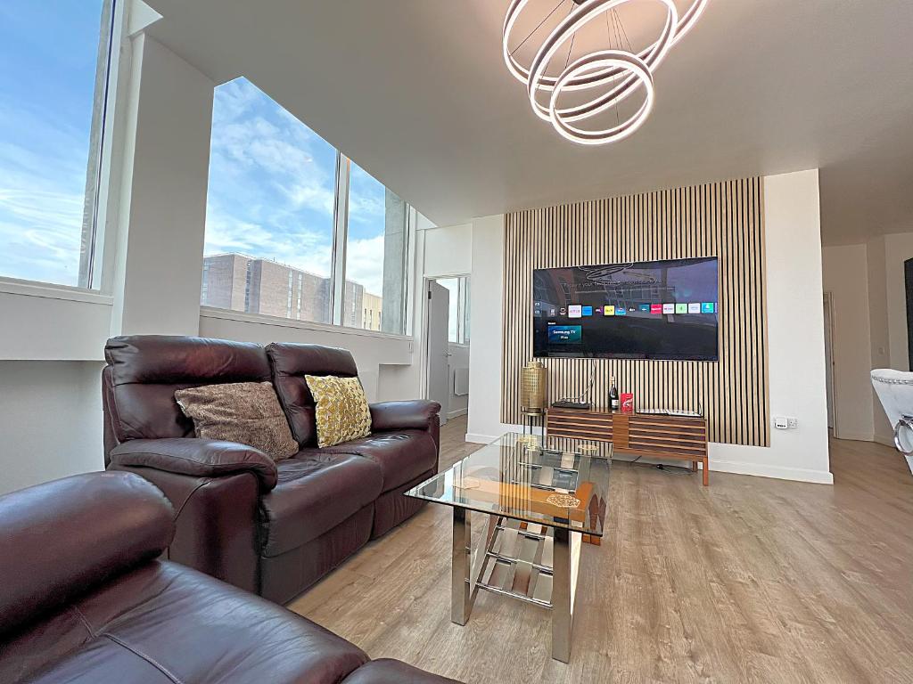 a living room with a couch and a table at City Centre - Sleeps 4 & Free Parking in Birmingham