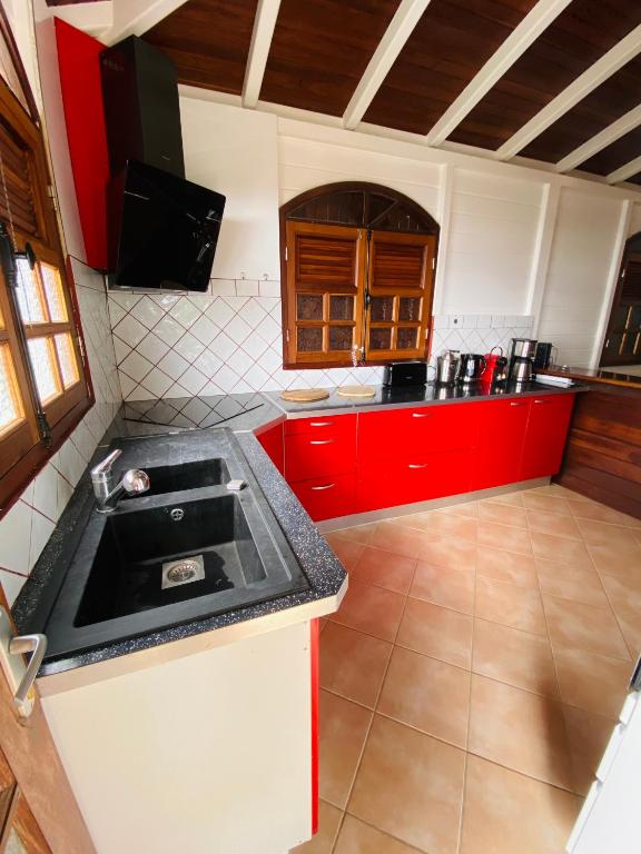 Cucina o angolo cottura di Villa Créole vue exceptionnelle Perle des Hauteurs