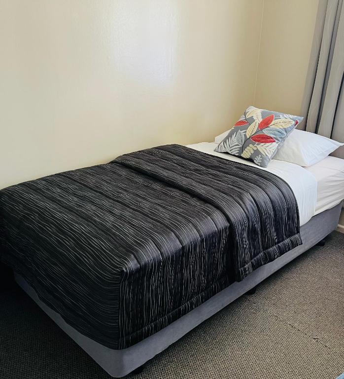 
Single Room with Shared Bathroom
