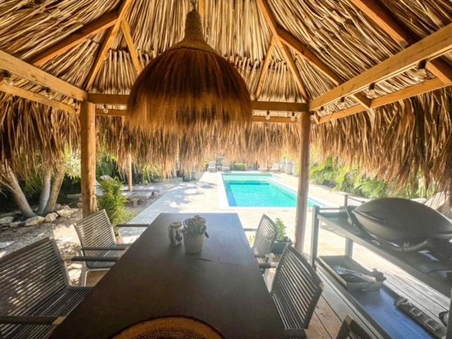 Bazén v ubytování Puur Bonaire Boetiekhotel nebo v jeho okolí