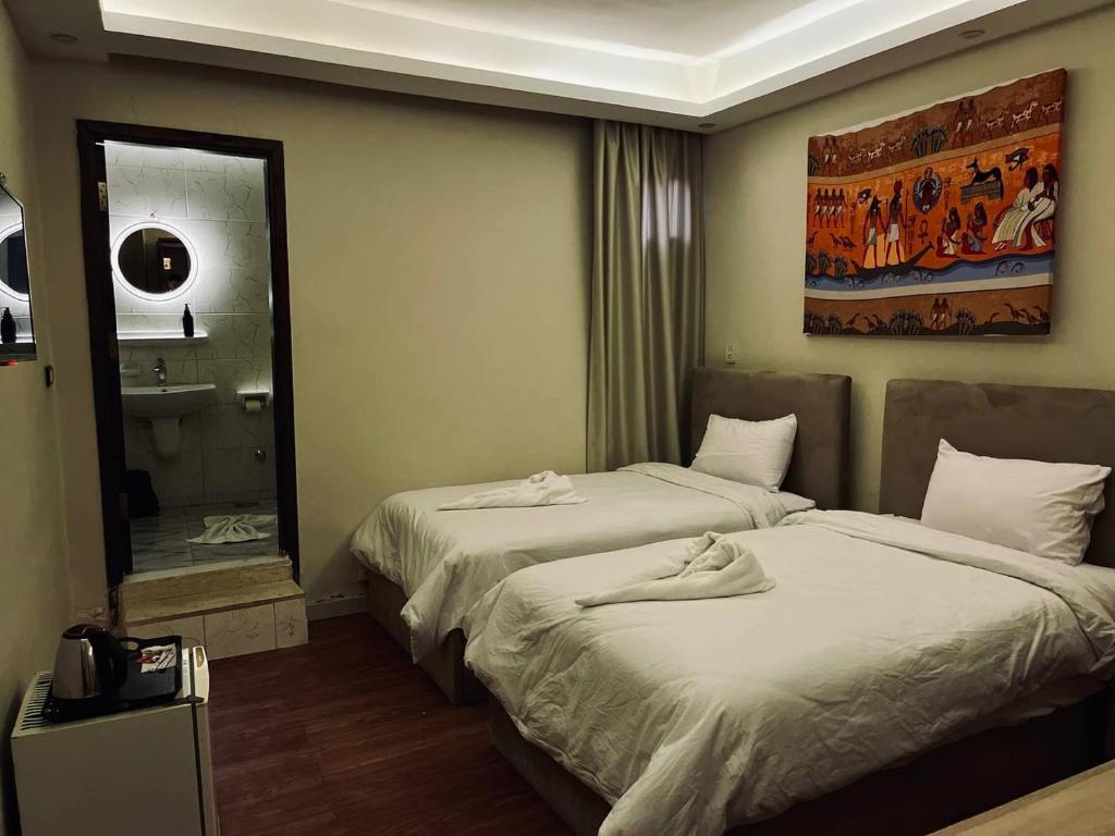 majestic INN pyramids view - Большая комната близнецов