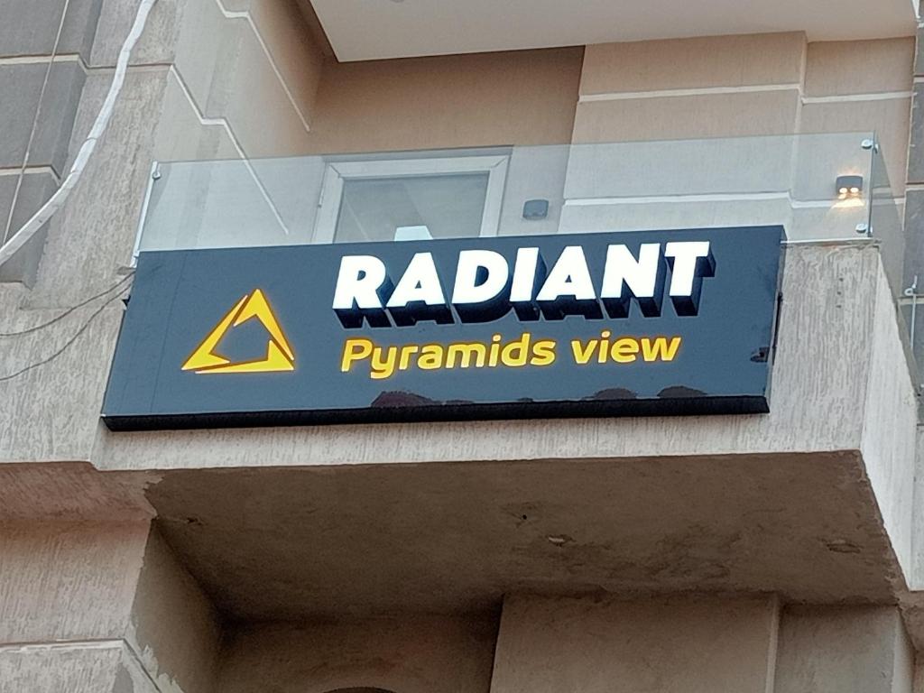 Certifikát, hodnocení, plakát nebo jiný dokument vystavený v ubytování Radiant Pyramids View