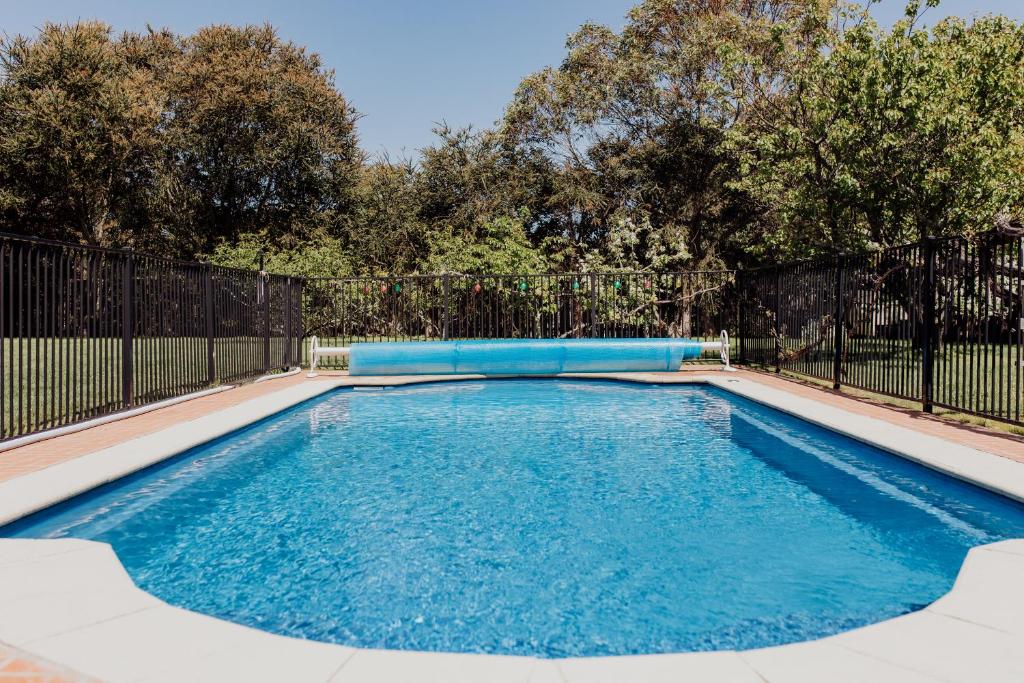 St Helens shack with pool and water views - Holiday Home