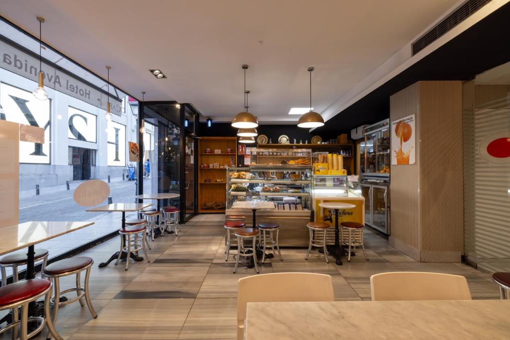 Hotel Avenida Gran Vía - Resim 4