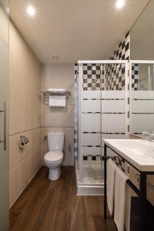 
Double or Twin Room (1-2 Adults)
