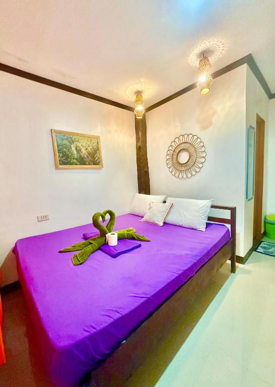 Una cama o camas en una habitación de Siargao Zita's Garden Inn