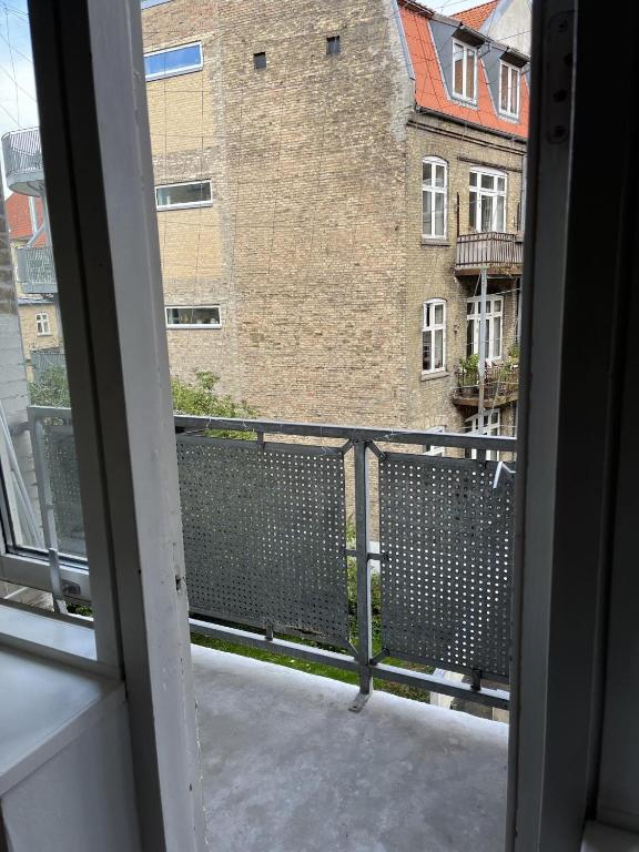 Un balcón o terraza de Centralt Lejlighed i Aalborg C - Budolfi