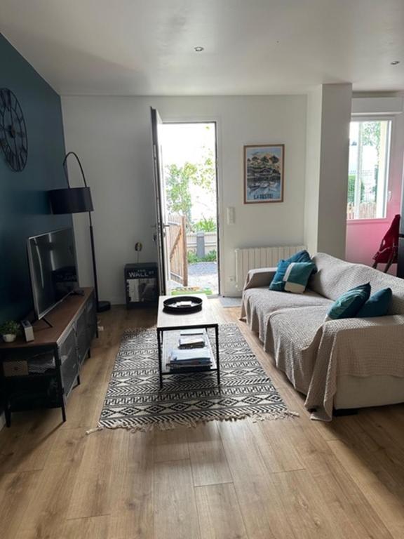 Łóżko lub łóżka w pokoju w obiekcie Charmant T2 avec extérieur Villa Deganne
