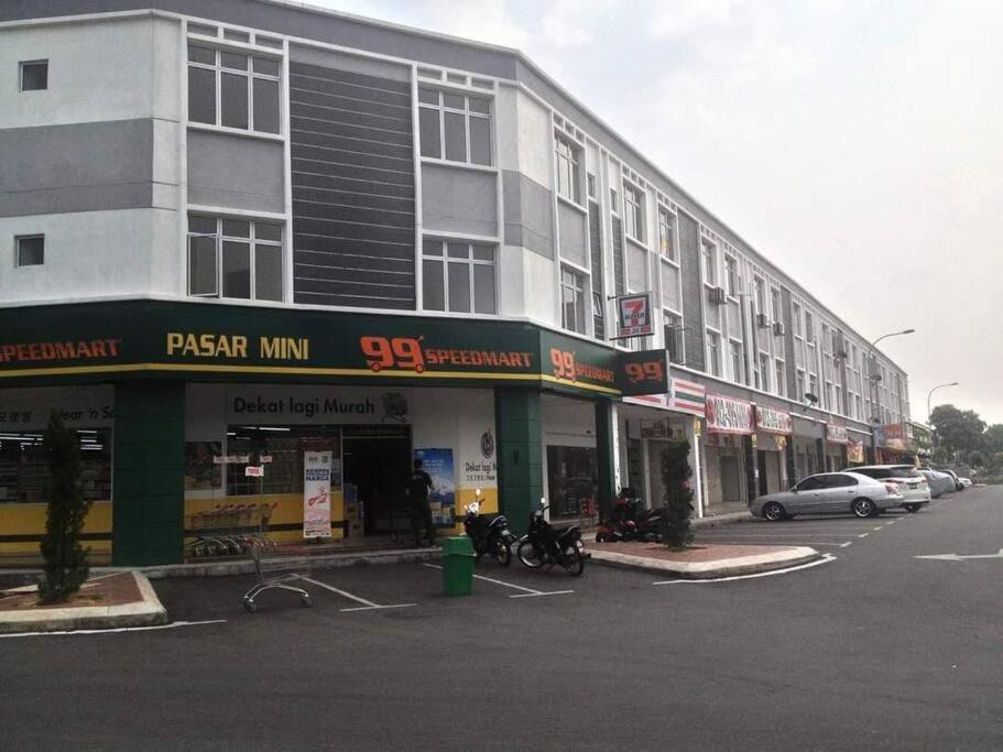 Apartment Near EcoShop & Speed99 - Housity