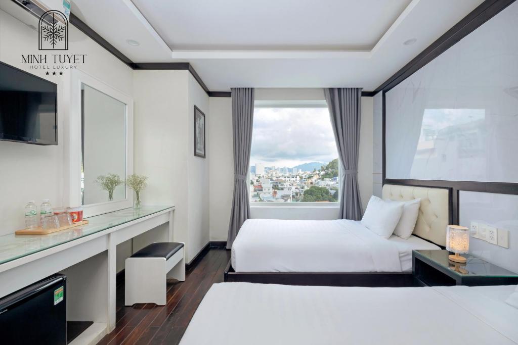 Giường trong phòng chung tại Minh Tuyết Luxury Hotel