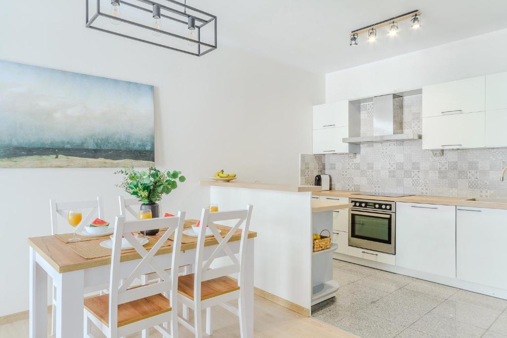 Kuchyňa alebo kuchynka v ubytovaní Zygmunta Slominskiego 5 - P&O Apartments
