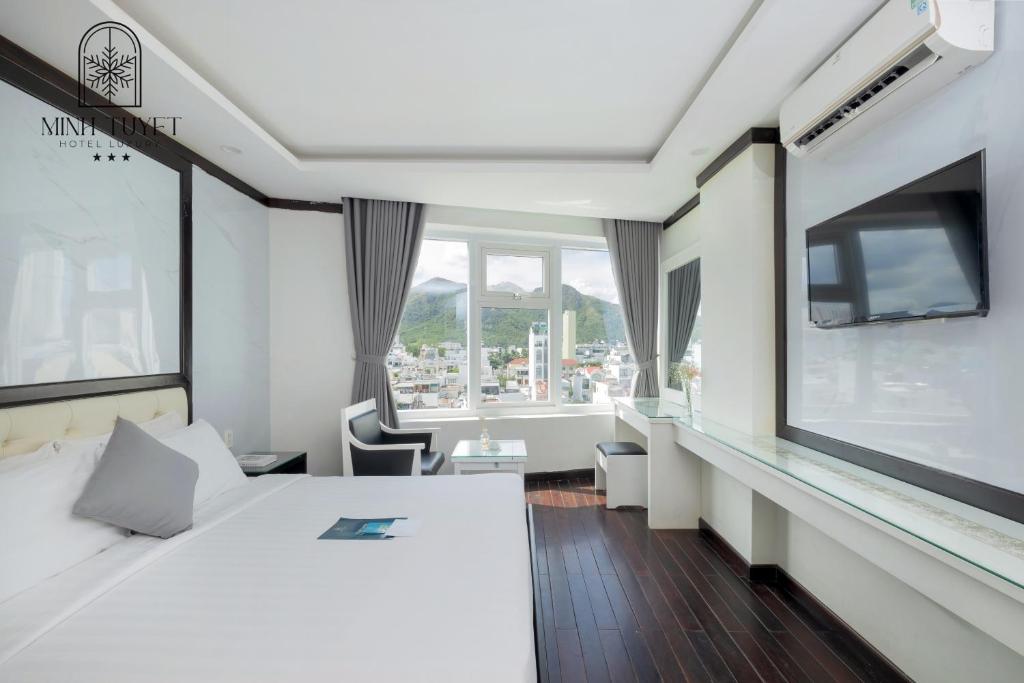 Giường trong phòng chung tại Minh Tuyết Luxury Hotel