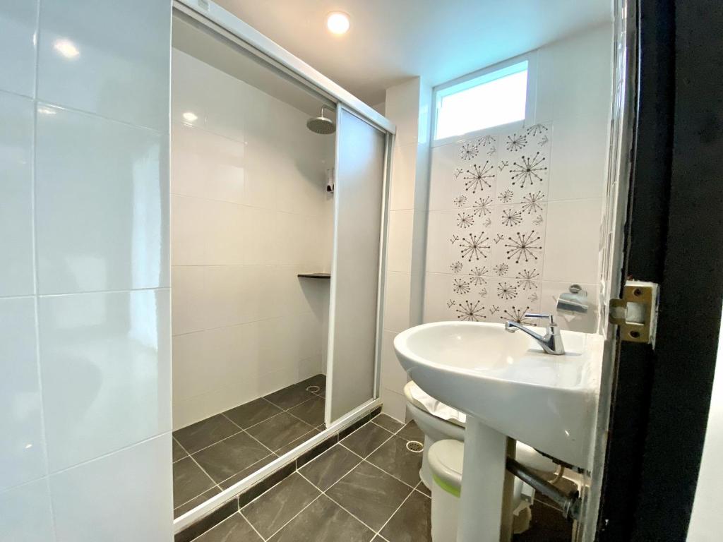 Sunray Beach Hotel Patong - Resim 33