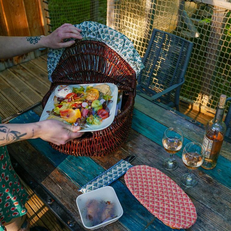 Nápoje v ubytování Nid'en'Ô cabanes et spa Lot et Dordogne