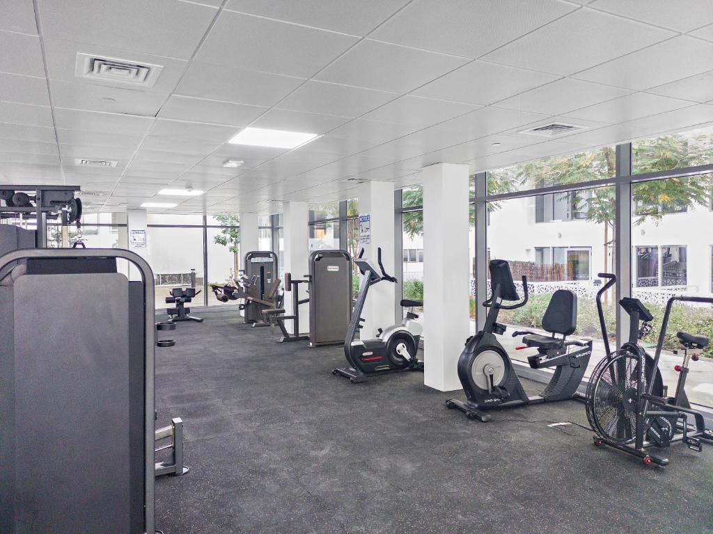 Fitness centrum a/nebo fitness zařízení v ubytování Modern Regency Staycation