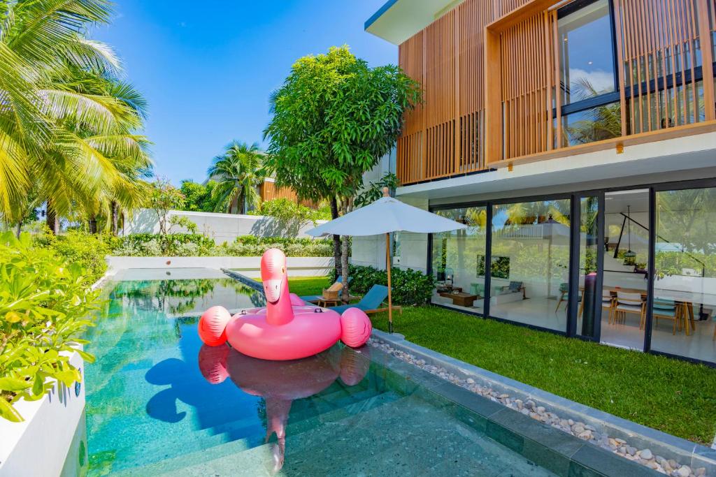 Bazén v ubytování Sailing Luxury Phu Quoc Villas nebo v jeho okolí