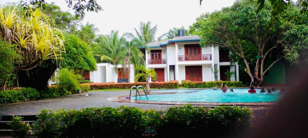 Bazén v ubytování Hotel Sanda Diya - Dambulla nebo v jeho okolí