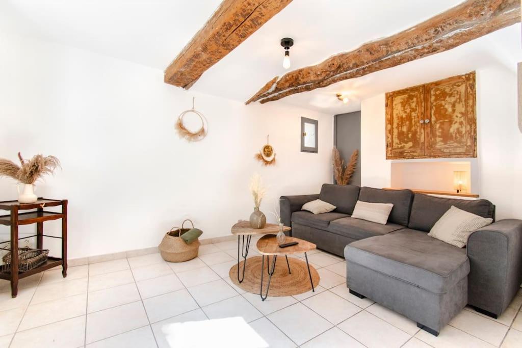 a living room with a couch and a table at Maison de campagne 6 personnes in Saint-Julien