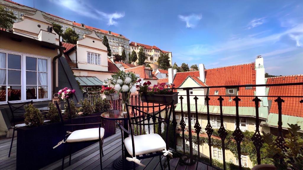 Balkón nebo terasa v ubytování Alchymist Prague Castle Suites Hotel