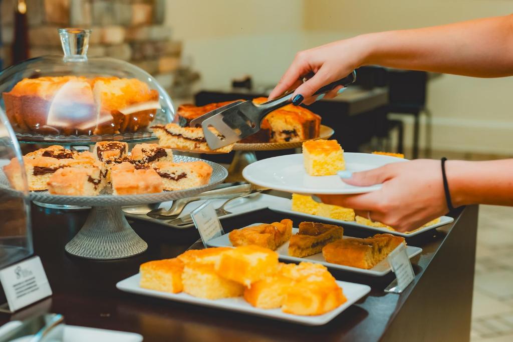 Eten bij of ergens in de buurt van het hotel

