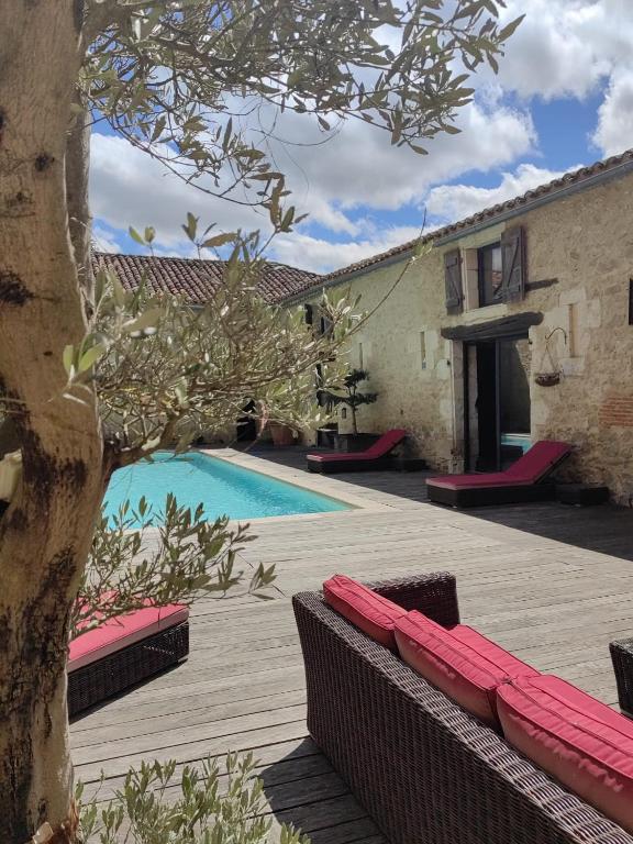Domaine de Pourrouquet - Chambres d'hôtes de charme avec piscine et spa - Housity