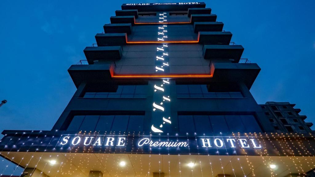 a building with a sign that reads square quantum hotel at Souaré Premium Hôtel in Conakry