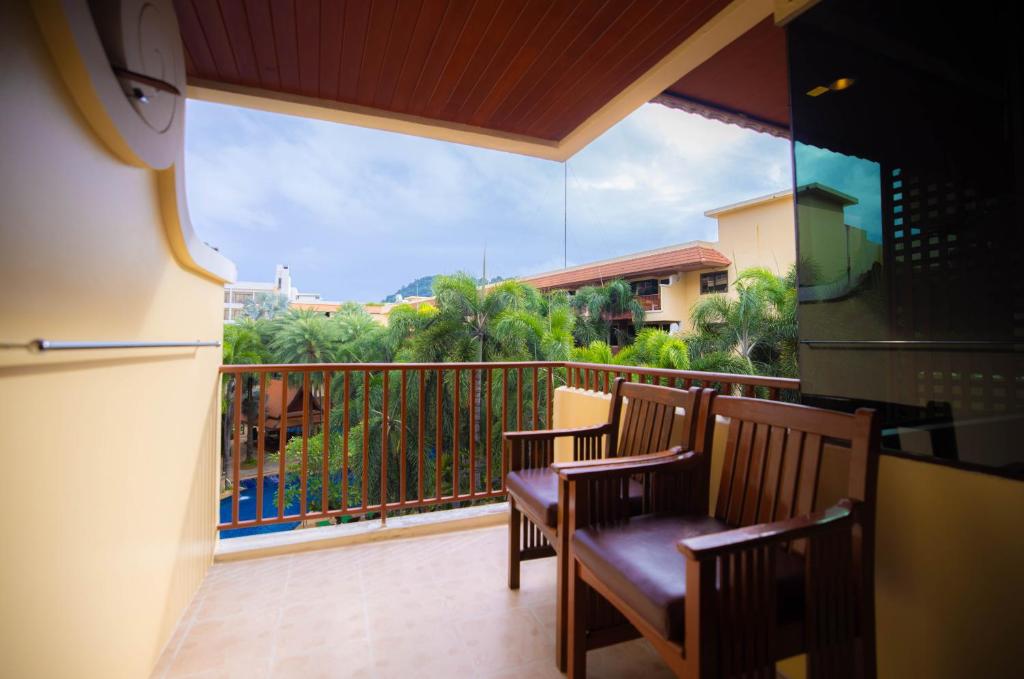 Balkón nebo terasa v ubytování Baumanburi Hotel Patong
