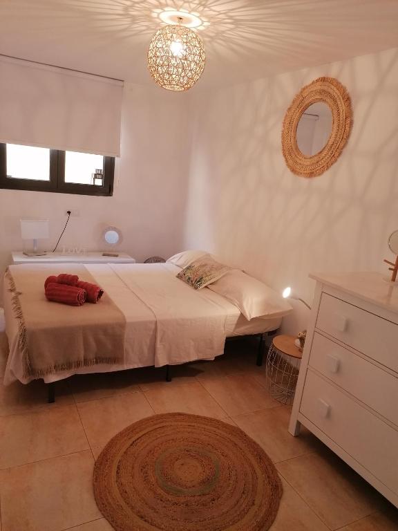 Postel nebo postele na pokoji v ubytování Casa en Cotillo Lagos with Wifi & Netflix