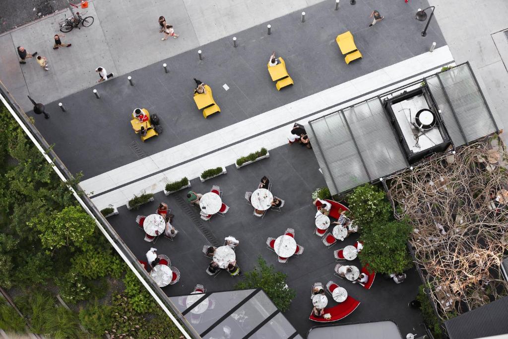Um restaurante ou outro lugar para comer em The Standard, High Line New York