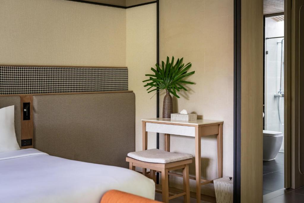 Mandarava Resort and Spa, Karon Beach - 12