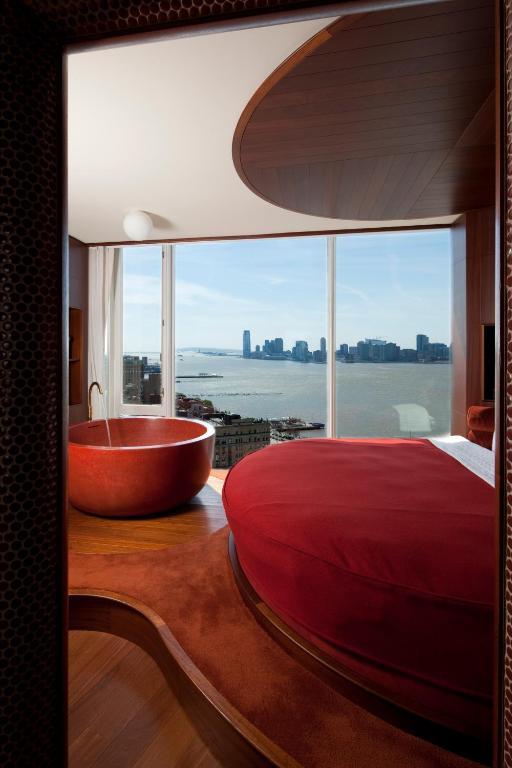 Cama ou camas em um quarto em The Standard, High Line New York
