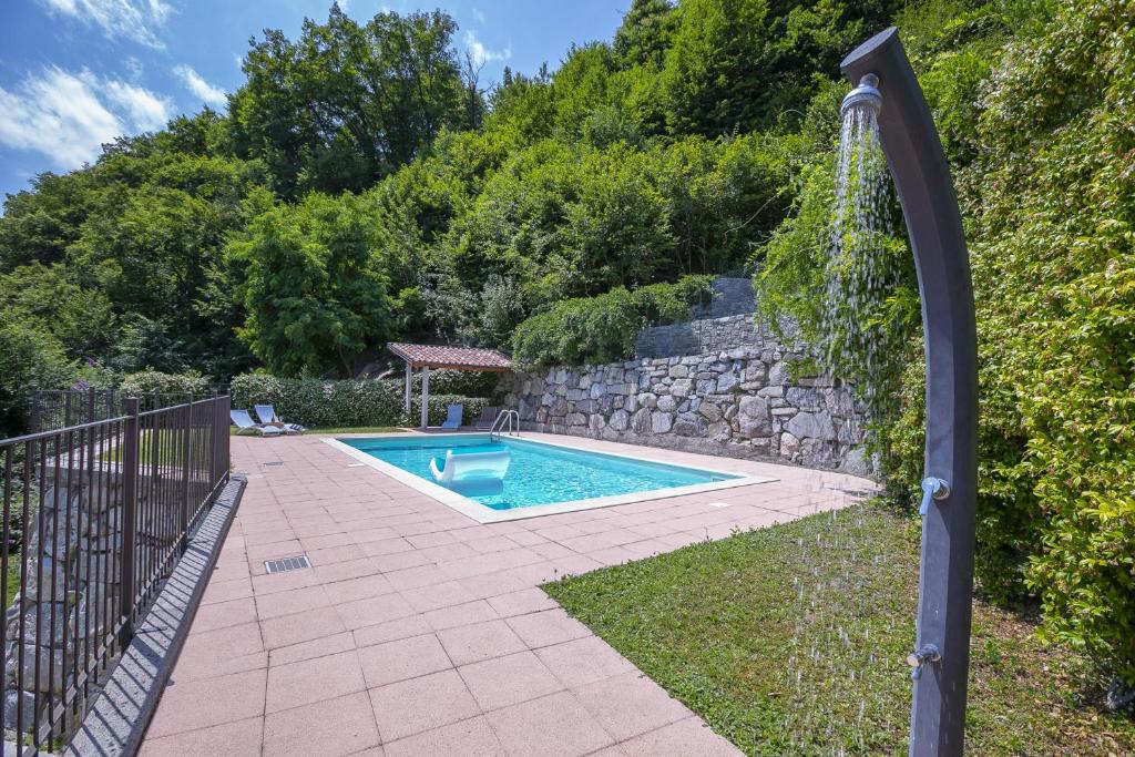 Bazén v ubytování Parco dei Cervi Terrazzo nebo v jeho okolí