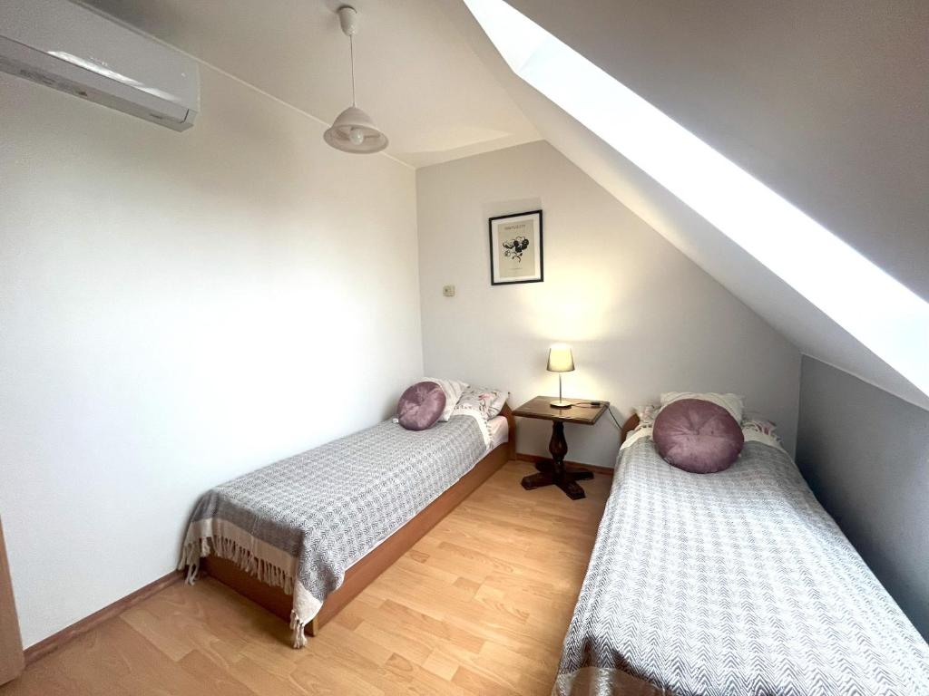 Happy Bison - A 5 Bedroom House With A Garden - Casa De Cinco Dormitorios