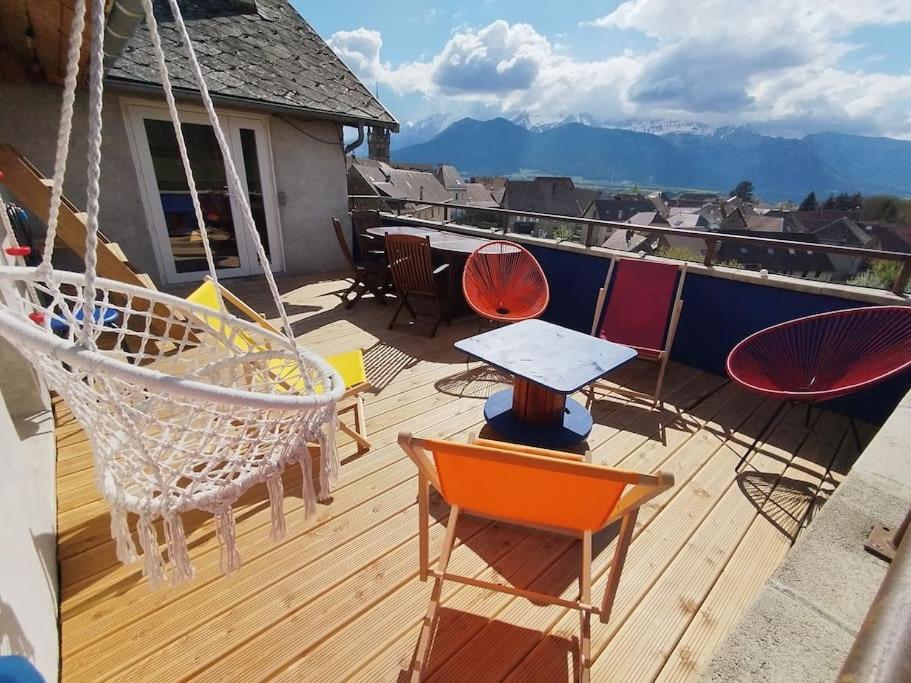 a deck with chairs and a table on a boat at La Maison Arcolan in Corps