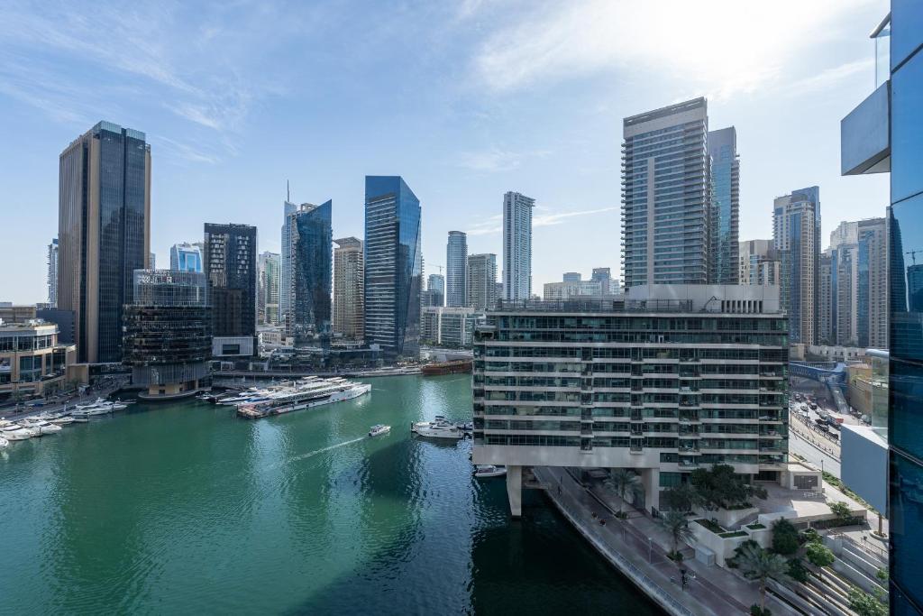 Fotografie z fotogalerie ubytování Comfortable 1BR with Amazing Views Perfect for 4! v Dubaji