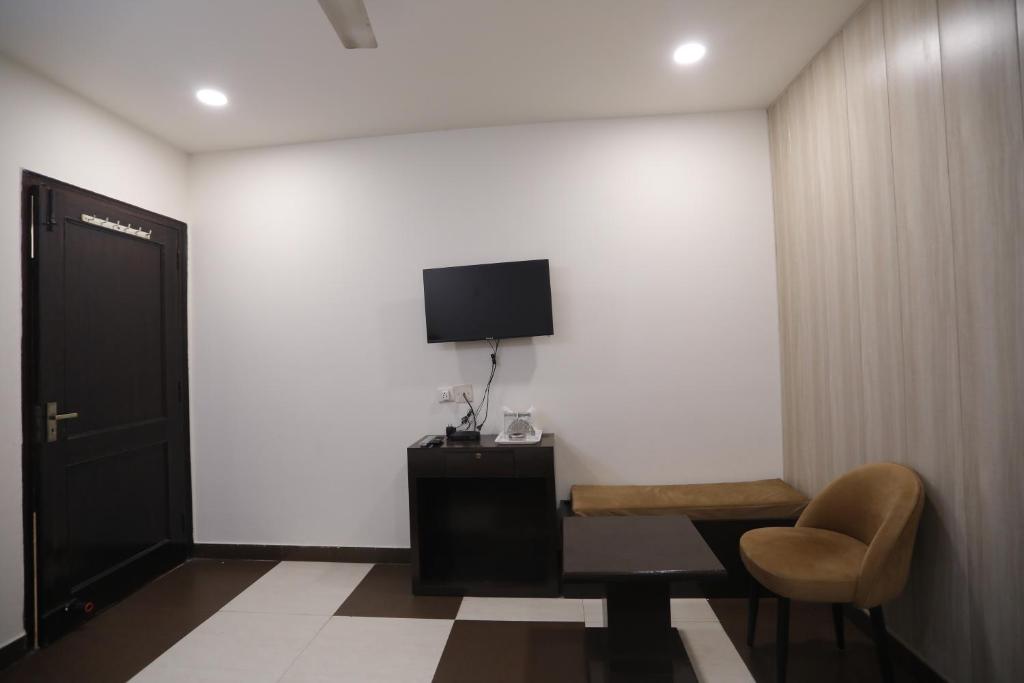 Hotel Red Sapphire - Standard Double Room