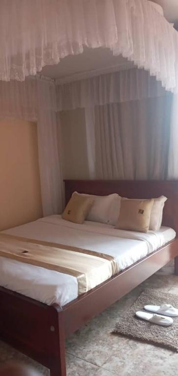 Postel nebo postele na pokoji v ubytování HOTEL ZEPTAN