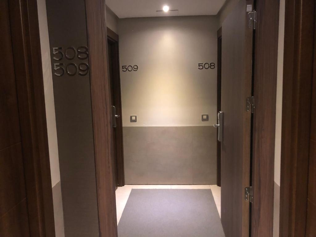 Suites Viena Plaza de España - Resim 31