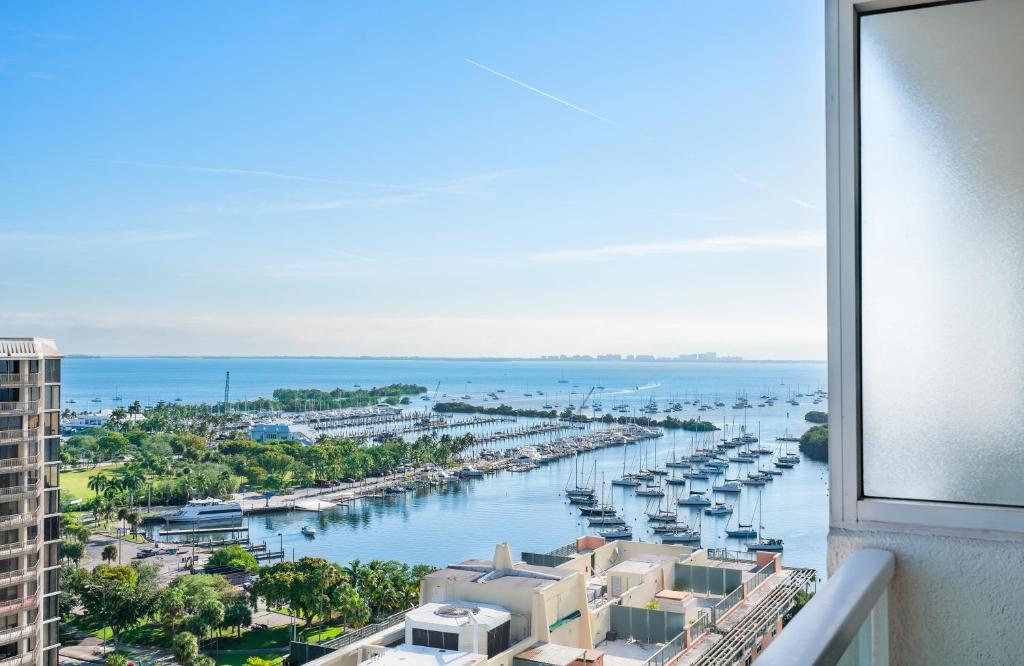 Residences by Miami Vacation Rentals - Deluxe King Suite
