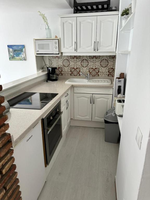 A kitchen or kitchenette at Benavista Studio
