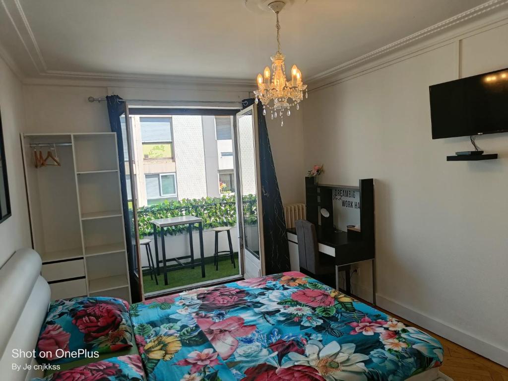 Afbeelding uit fotogalerij van Chambre d'hôte avec salle de bain et balcon privé - 3 mins à pied de la gare - Génève accès direct in Annemasse