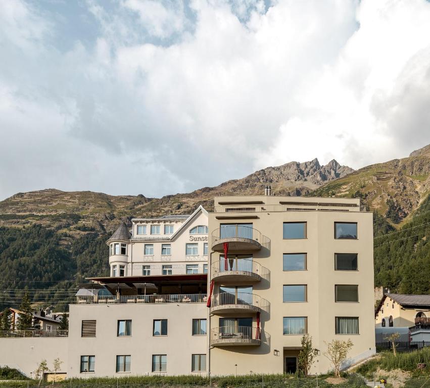 Nespecifikovaný výhled na hory nebo výhled na hory při pohledu z hotelu