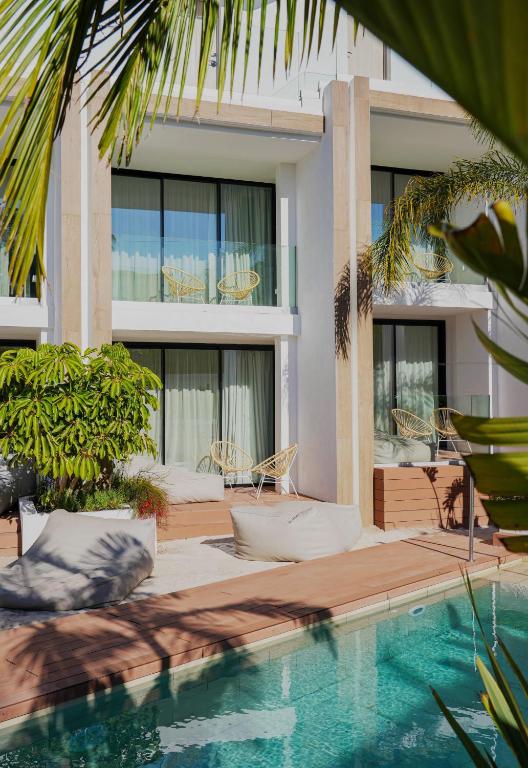 Bazén v ubytování Nativo Hotel Ibiza nebo v jeho okolí